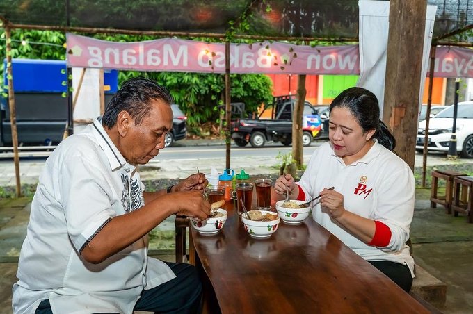 Puan menepis anggapan postingan makan bakso sebagai sindiran terhadap Presiden Joko Widodo dan Prabowo Subianto.