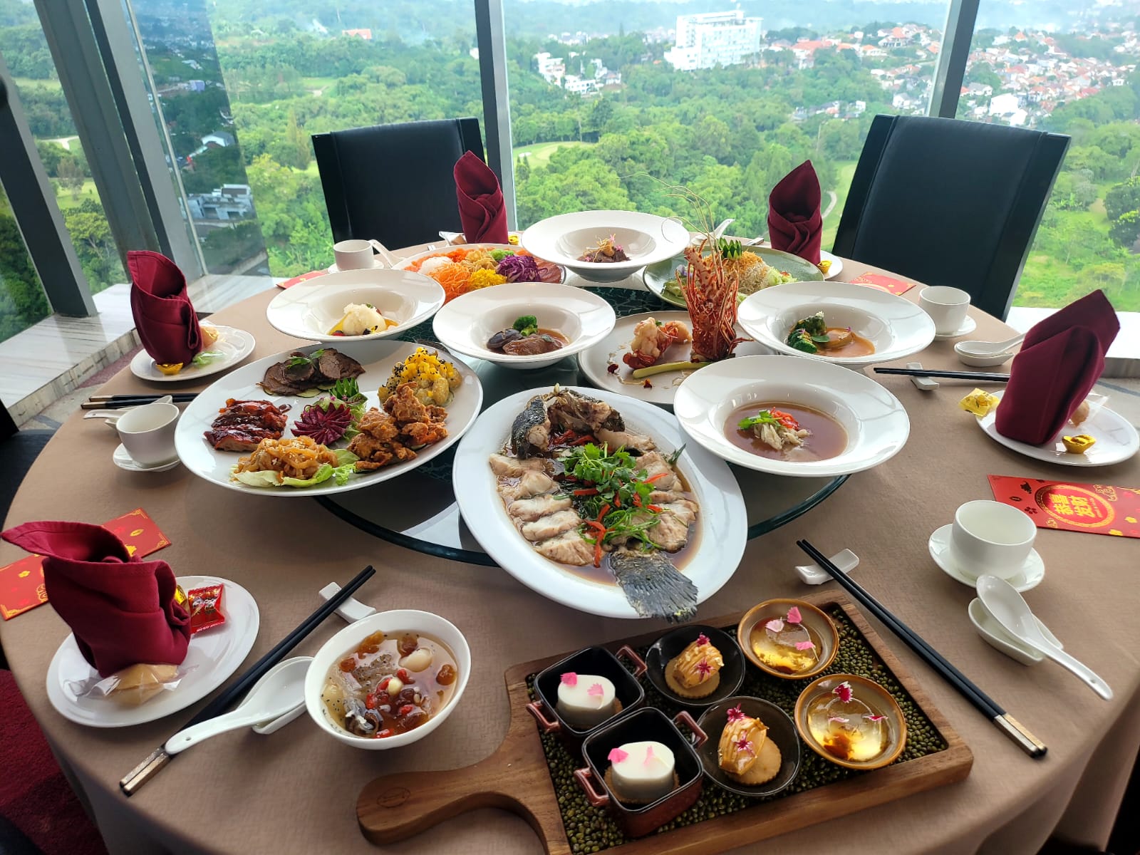 InterContinental Bandung Dago Pakar Sambut Imlek dengan Santapan Spektakuler