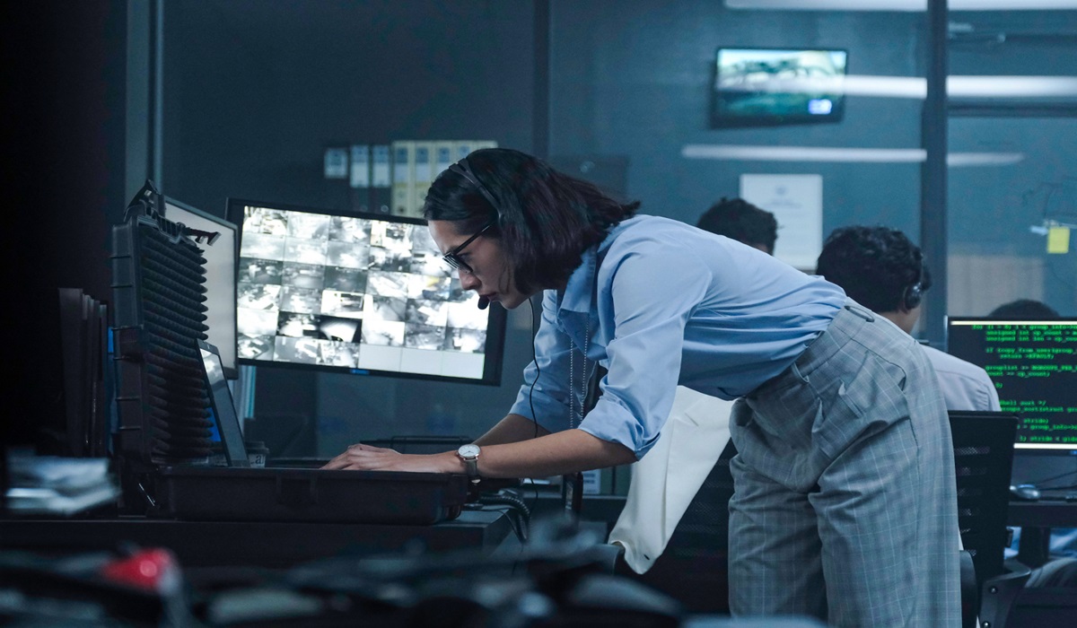 Penampilan Niken Anjani di film 13 Bom di Jakarta.