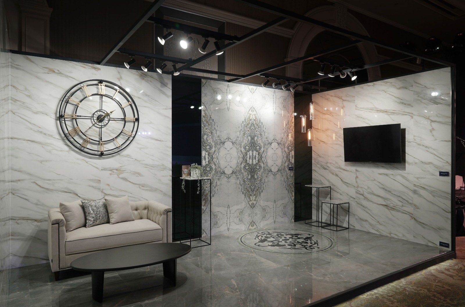 Deretan koleksi terbaru RomanGranit Grande diperkenalkan pertama kalinya pada Acara bertajuk Meet & Grande 