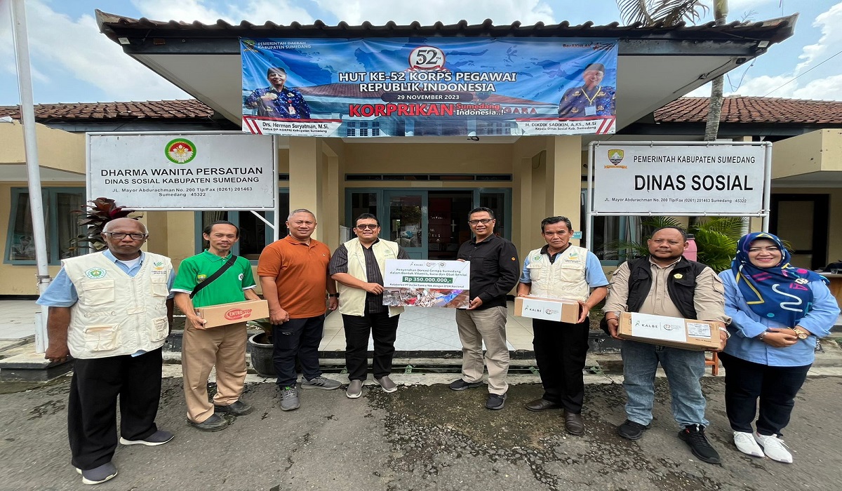 Penyaluran bantuan untuk korban gempa Sumedang dari Kalbe Farma dan IPSM