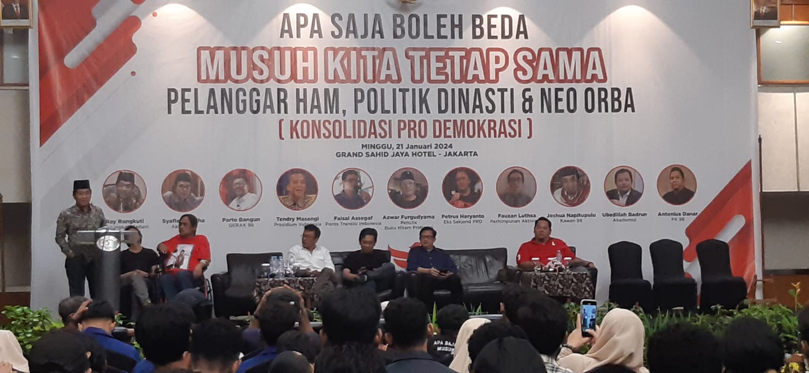 Acara bertema Apa Saja Boleh Beda, Musuh Kita Tetap Sama: Pelanggaran HAM, Politik Dinasti dan Neo Orba di Jakarta, Minggu (21/1/2024).