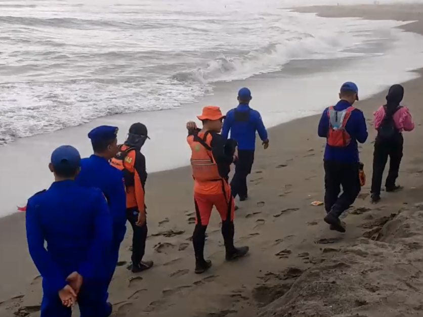 Tim SAR gabungan dalam rangka pencarian korban.