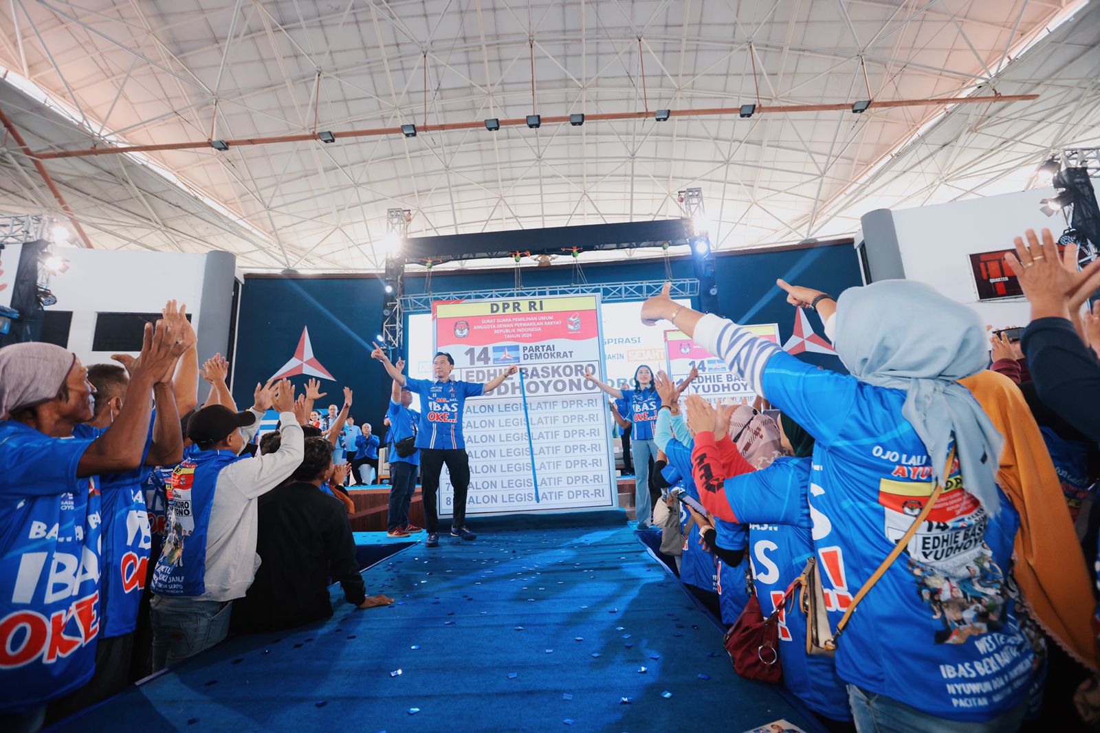 Ibas menyampaikan pesan agar masyarakat tidak salah dalam menentukan pilihan