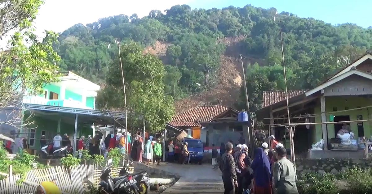 BPBD mengaku kesulitan melakukan evakuasi karena sulitnya akses alat berat ke lokasi longsor.