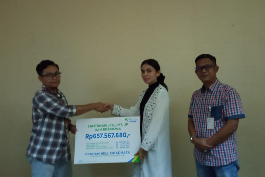 BPJS Ketenagakerjaan Serahkan Santunan kepada Karyawan Bank Mega