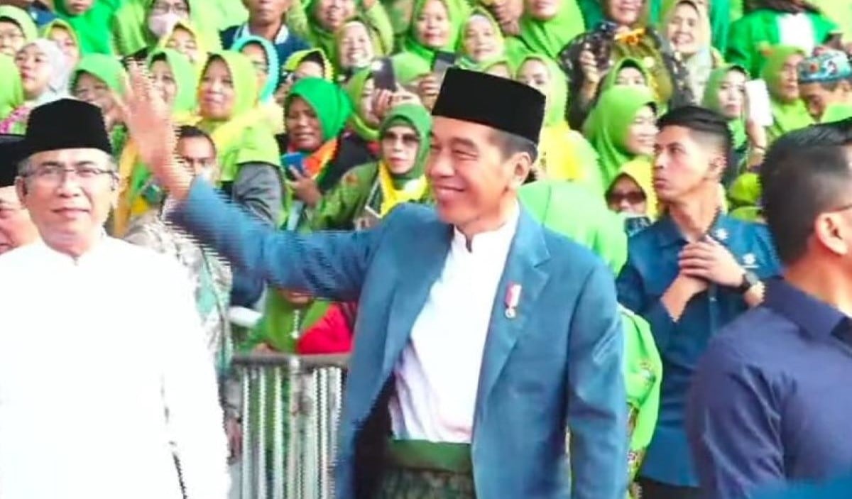Presiden Jokowi menghadiri perayaan ahri lahir Muslimat NU.