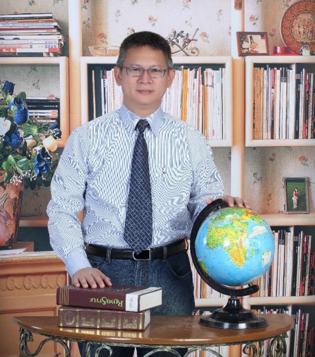  Roebing Gunawan Budhi penyandang 125 gelar akademik