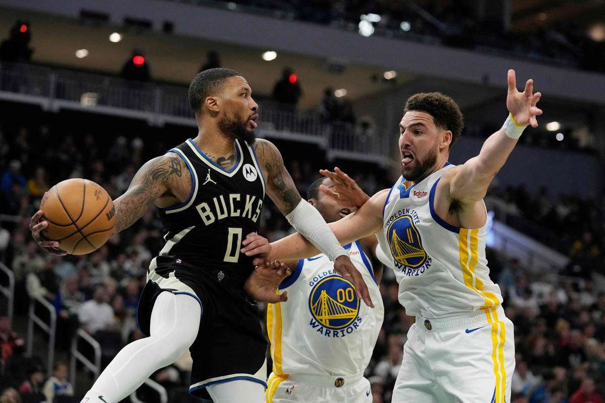 Damian Lillard menjadi pahlawan bagi Milwaukee Bucks dengan tembakan tiga angka di detik-detik terakhir.