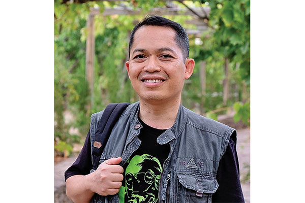 Purkon Hidayat Dosen Tamu Universitas Tehran, Anggota Asosiasi Futuris Iran (ISFS)