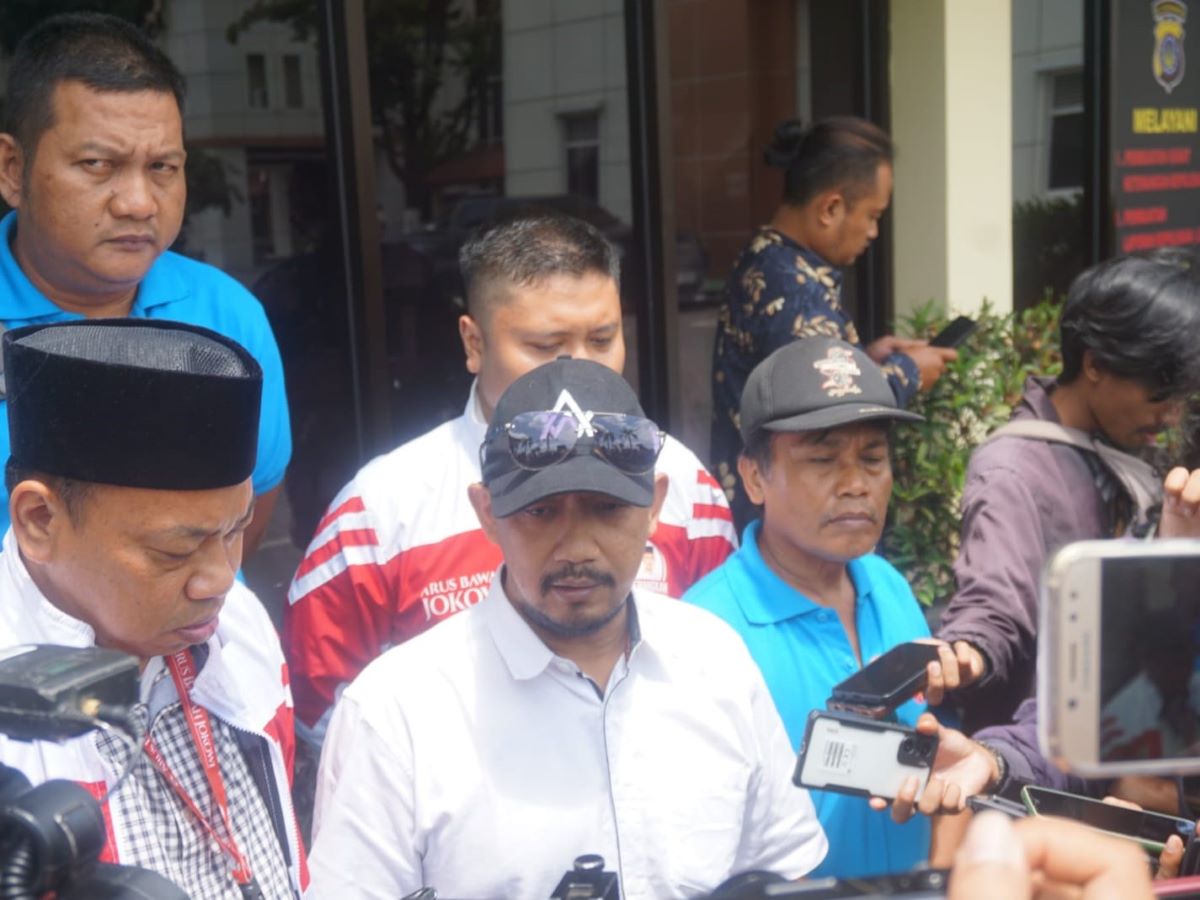 DPD Projo DIY saat melaporkan Butet Kartaredjasa ke Polda DIY.