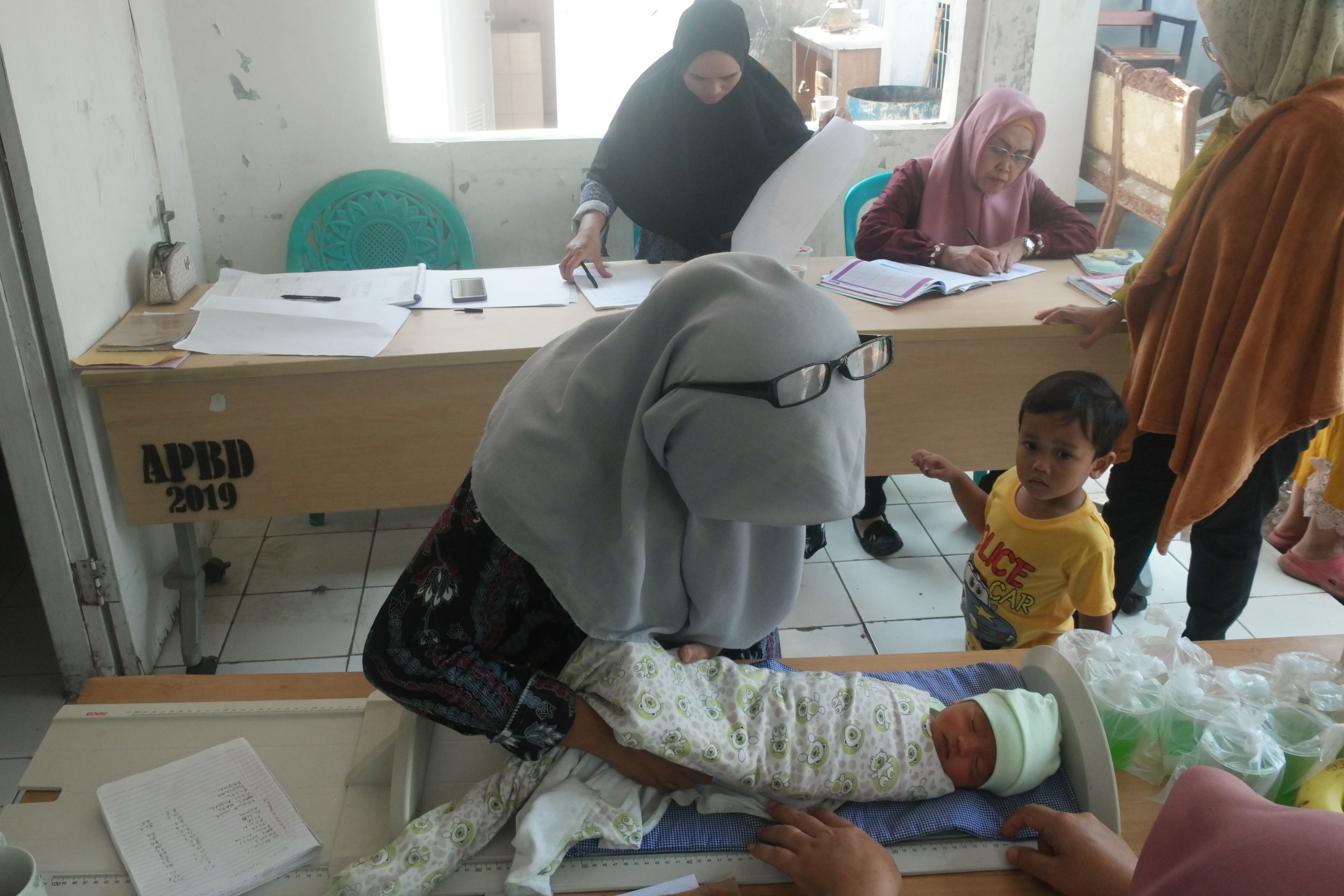 Pemeriksaan bayi di posyandu sebagai upaya mencegah kasus tengkes