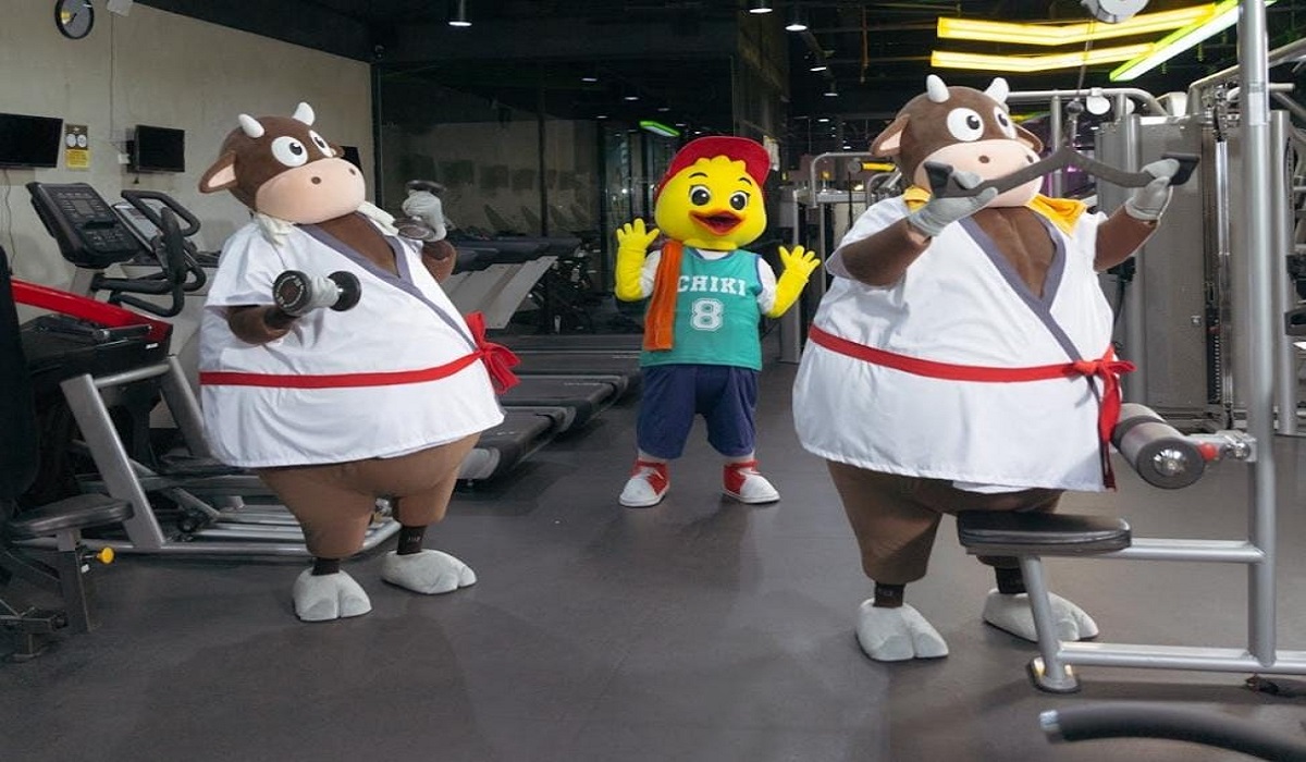 Chiki Indonesia menunjukkan ilustrasi perawatan kepada sapi sebelum diolah menjadi Chiki Balls