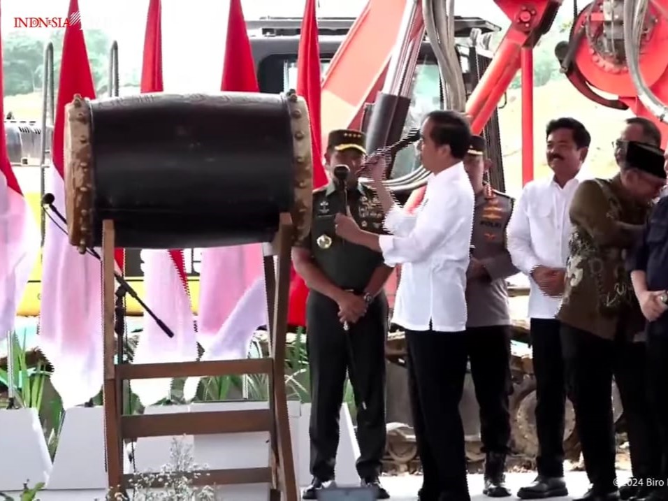 Presiden Resmikan Pembangunan Logistik Hub dan Masjid Negara di IKN