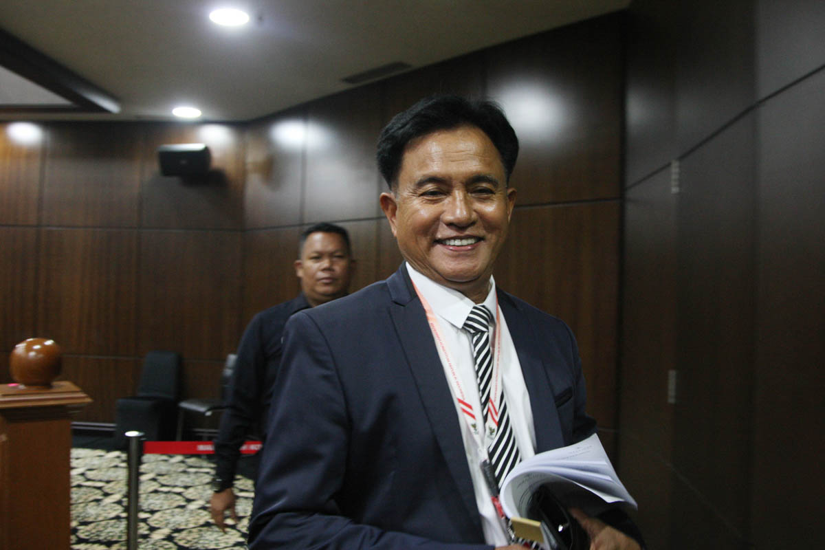 Pakar  hukum tata negara Yusril Ihza Mahendra akan diperiksa sebagai saksi meringankan untuk tersangka dugaan pemerasan yang juga mantan Ket