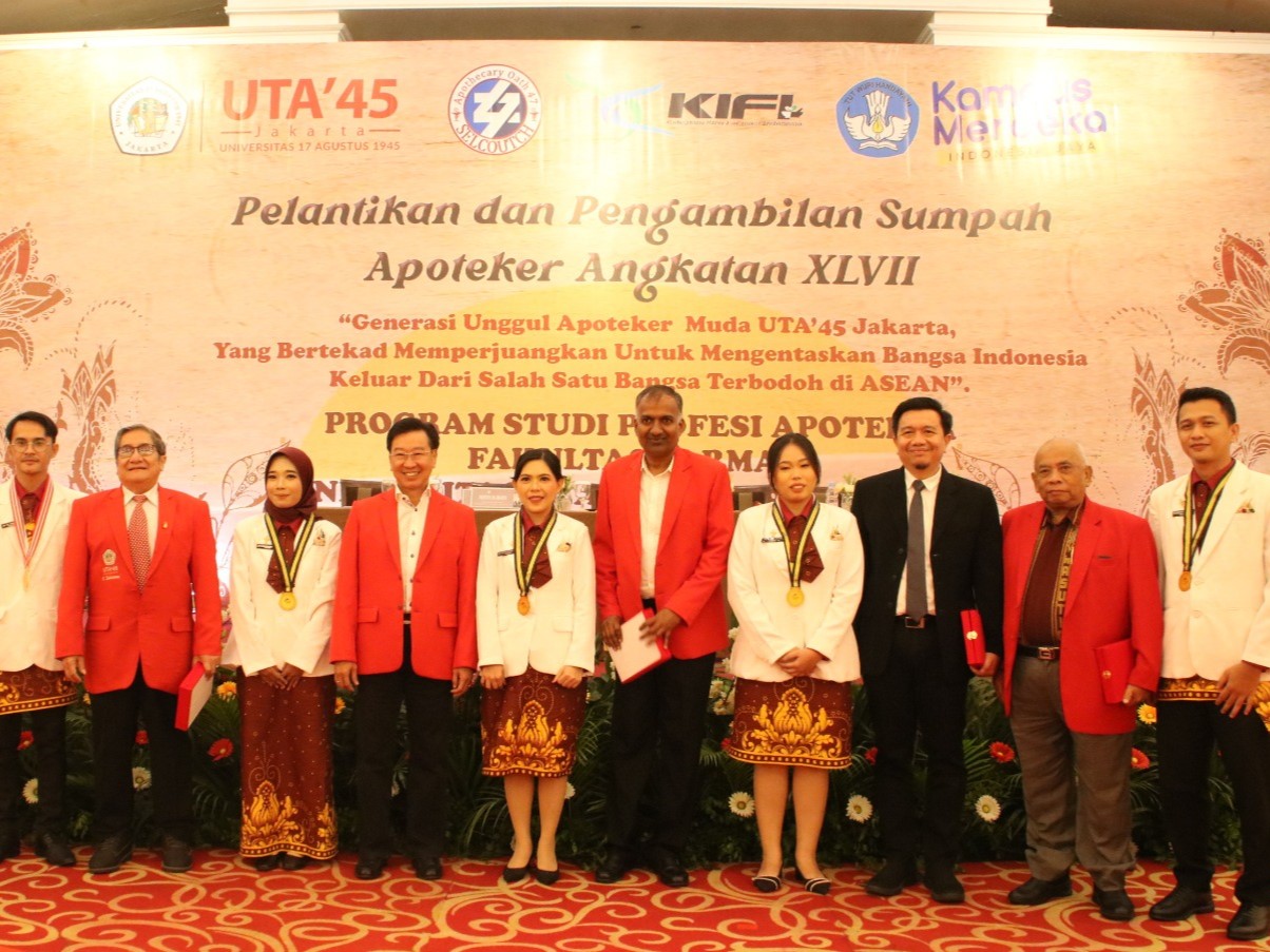 322 mahasiswa Program Studi Profesi Apoteker UTA'45 dinyatakan lulus dan diambil sumpah.