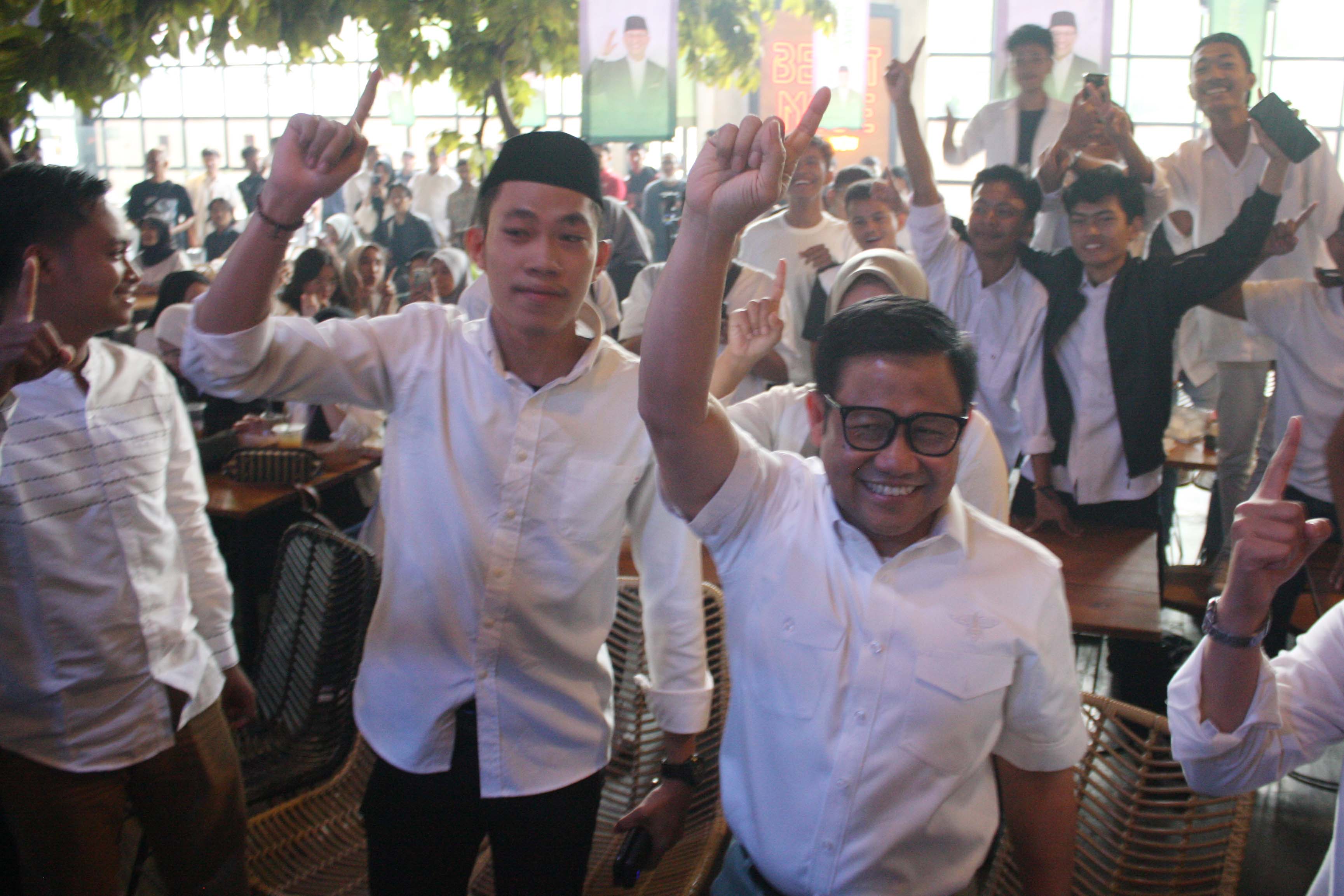 Calon wakil presiden nomor urut 1 Muhaimin Iskandar (kanan)