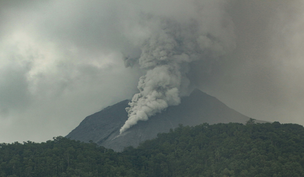Erupsi gunung Lewotobi laki-laki