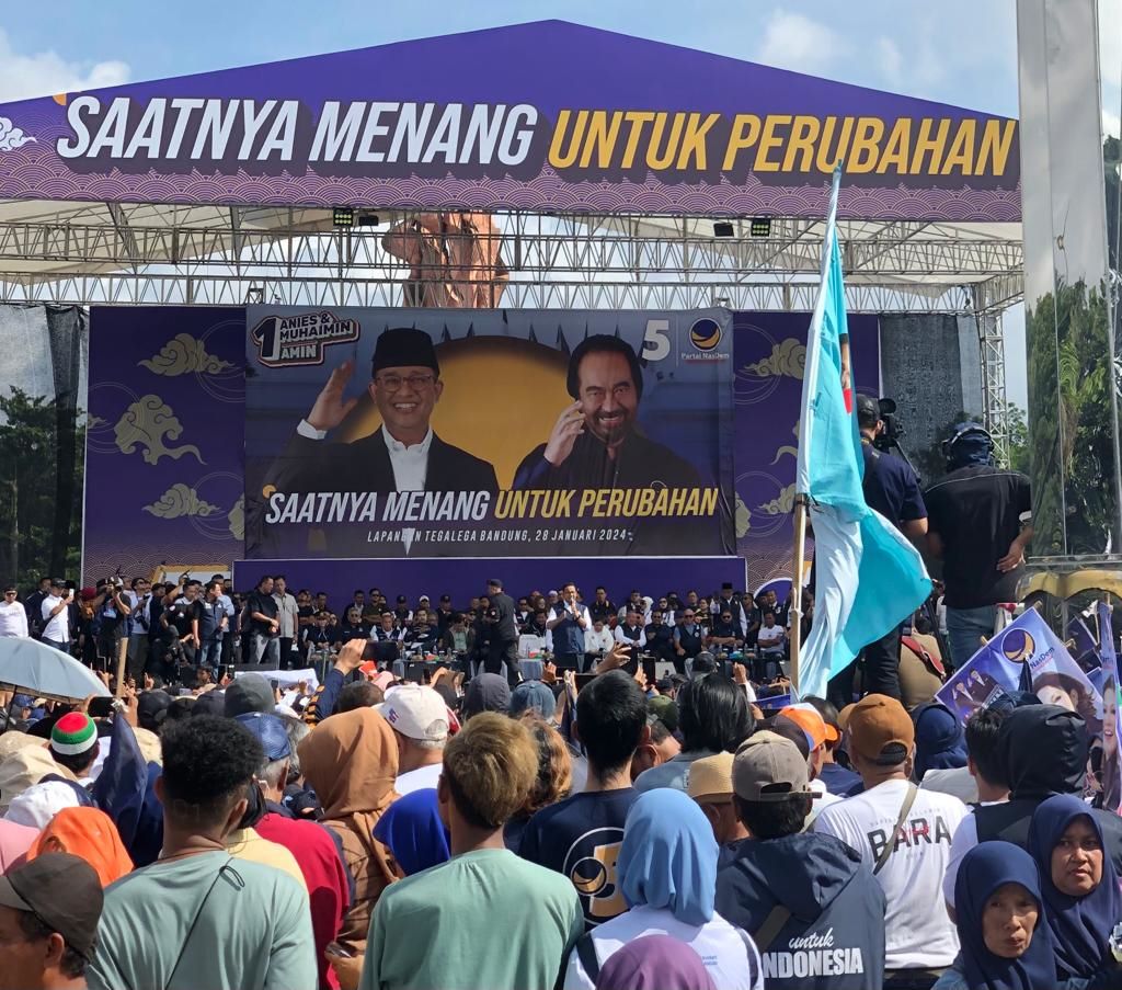 Anies Baswedan dan NasDam kampanye di Bandung, Jawa Barat.