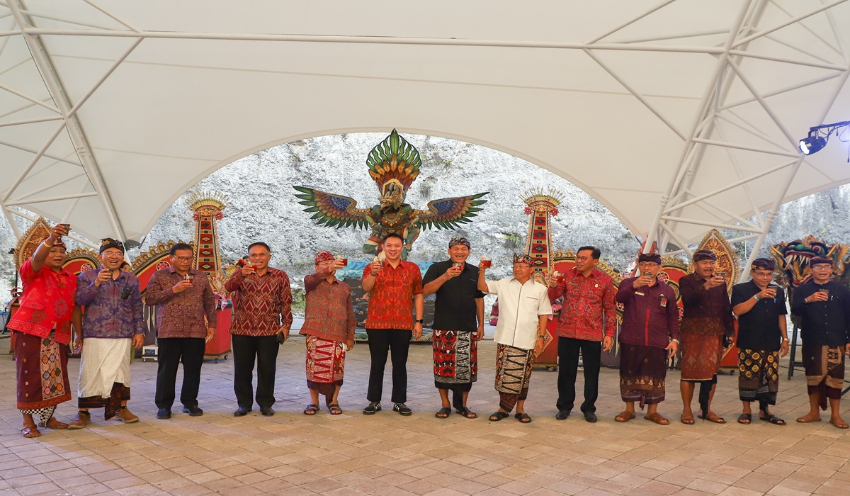 Peringatan Hari Arak di GWK Cultural Park, Bali.