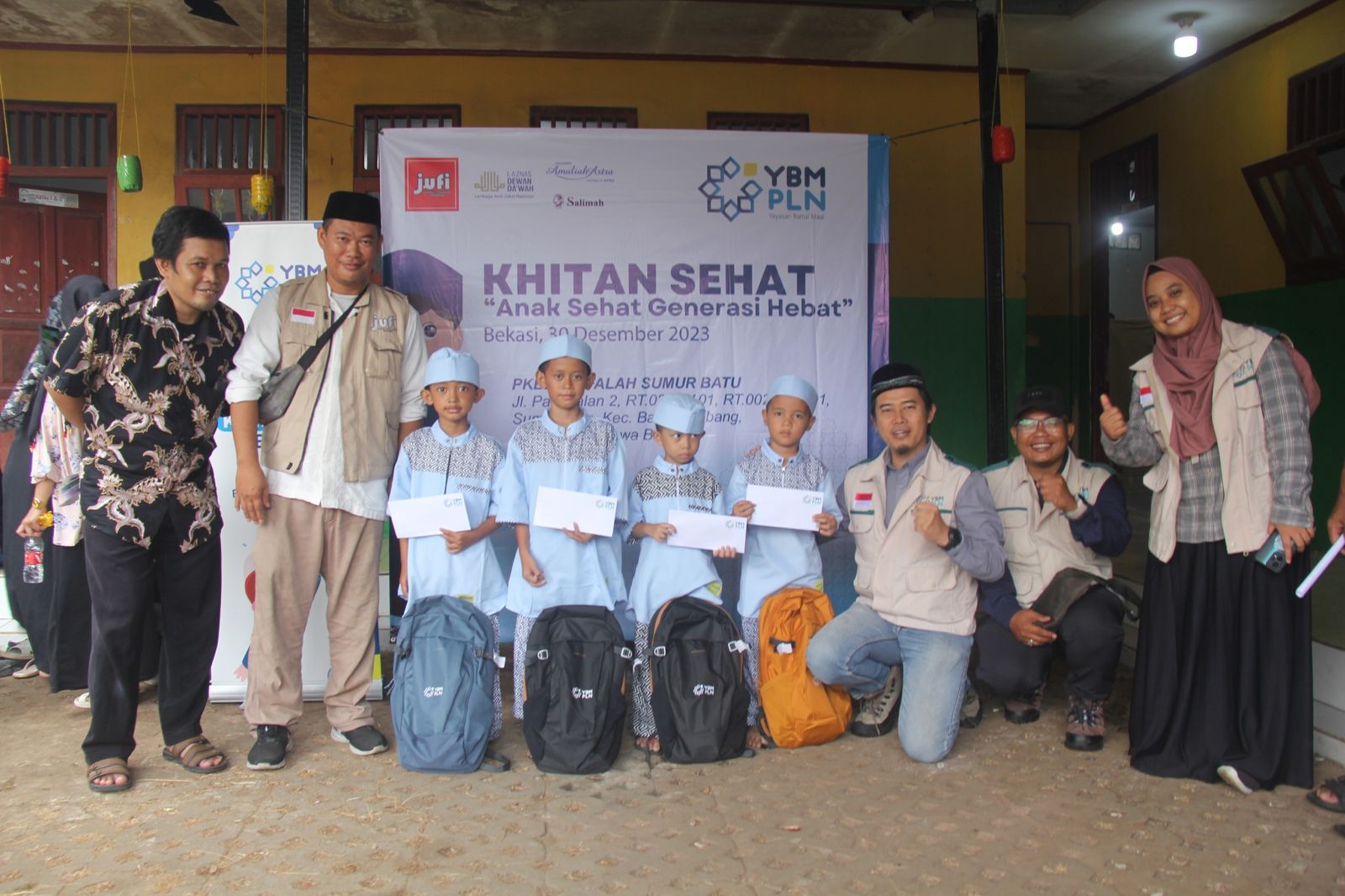 Acara Khitan Holiday yang digelar Jufi serta YBM PLN sebagai mitra utama dan PKBM Al-Falah Bantar Gebang, Bekasi.