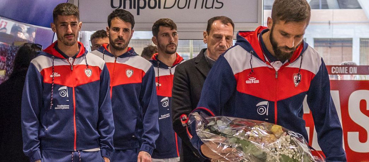 Cagliari memberikan penghormatan kepada mantan bintang, Gigi Riva, dalam pertandingan kandang pertama setelah kepergian legenda Italia