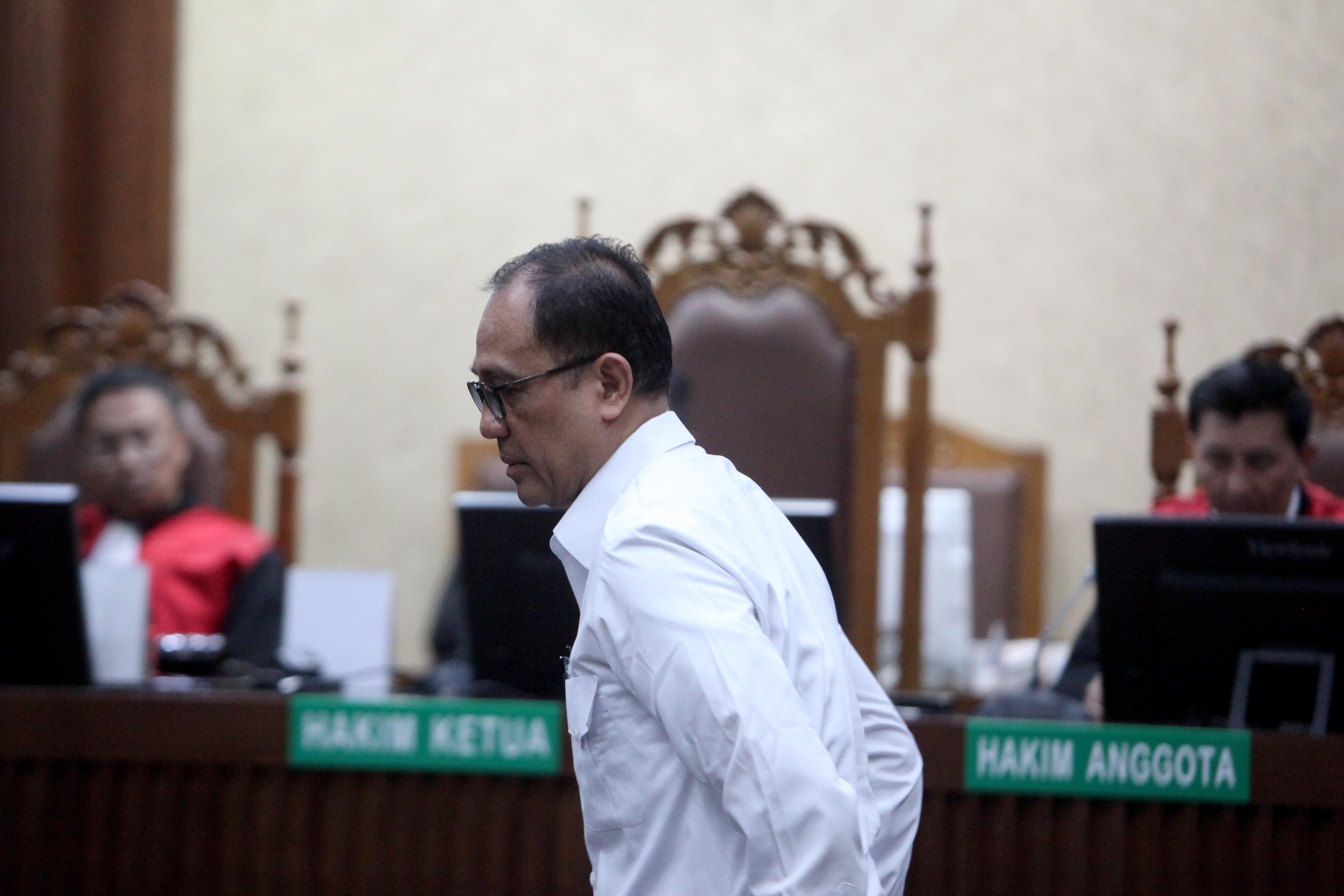 Rafael Alun Trisambodo saat pembacaan vonis, Senin (8/1)