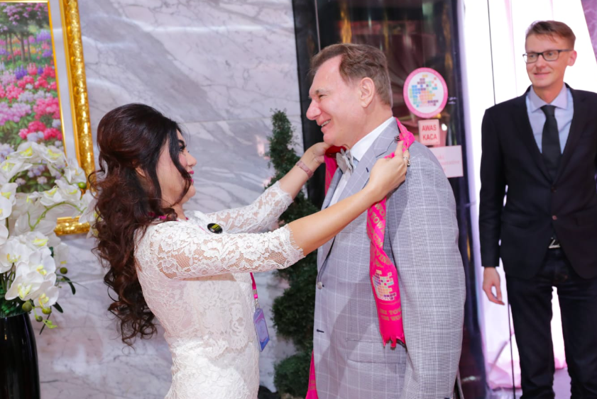 Prof. dr. Khavinson, seorang dokter anti aging Presiden Putin (kanan)