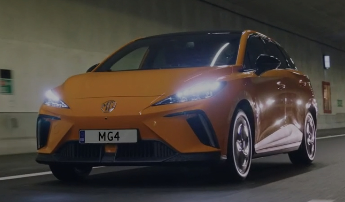 MG Ugkap Harga Mobil Listrik Produksi Lokal MG 4EV dan New ZS EV