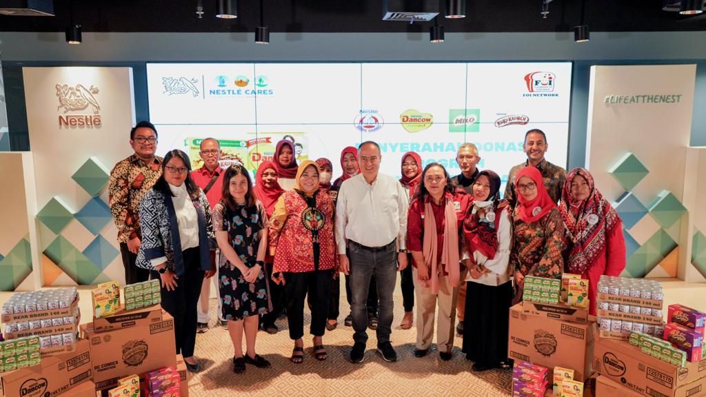 Acara penandatanganan kerja sama antara Nestlé Indonesia dan Foodbank of Indonesia (FOI) di kantor pusat Nestlé Indonesia, Jakarta.
