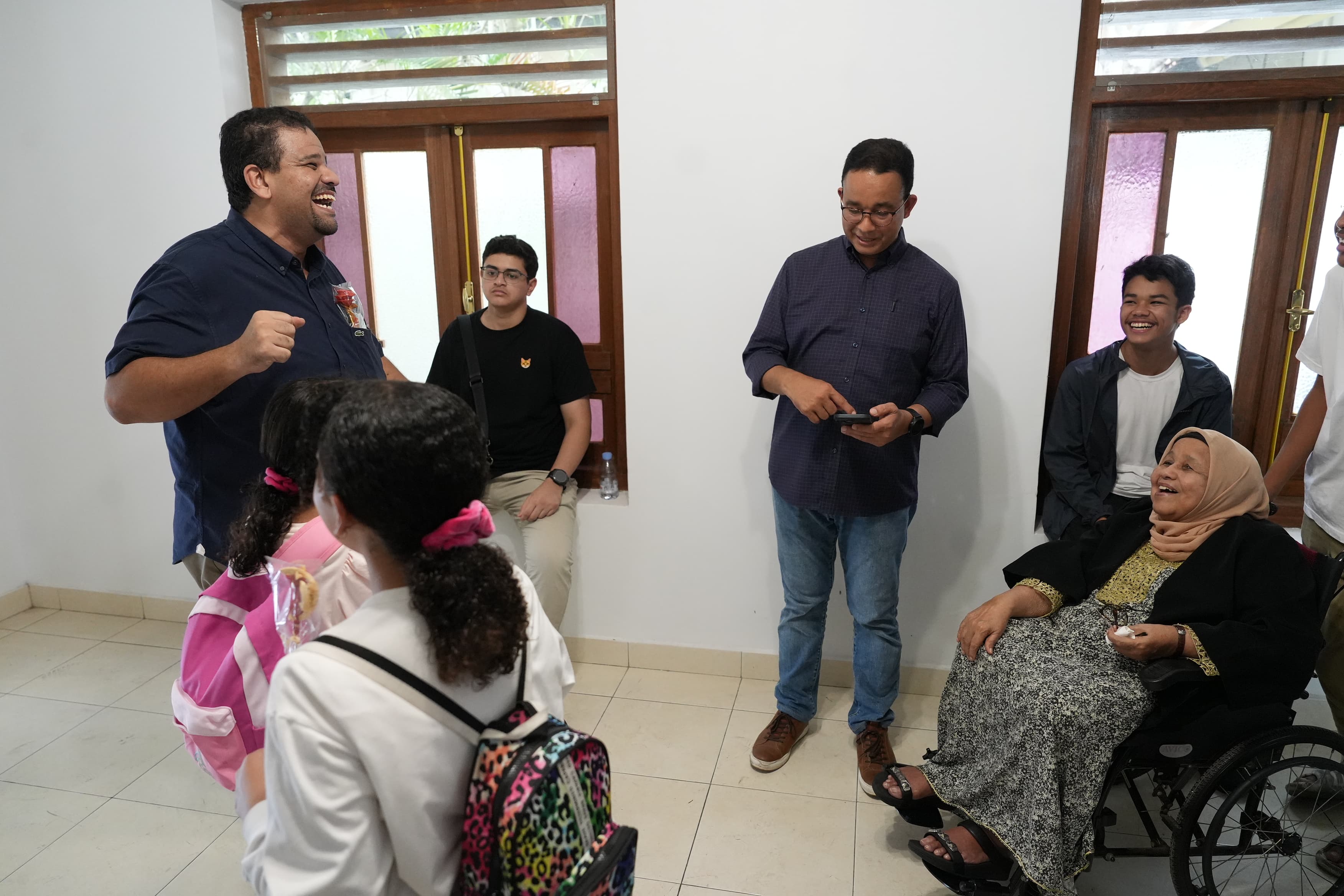 Anies Baswedan menapaktilasi kediaman sang kakek Abdurrahman Baswedan atau AR Baswedan