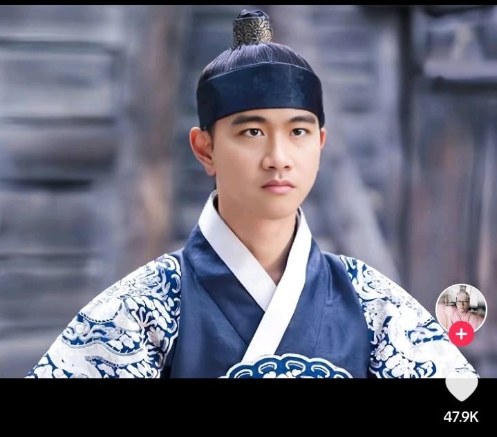 Baliho editan D.O. EXO Gibran Rakabuming yang bikin berang fan K-pop.