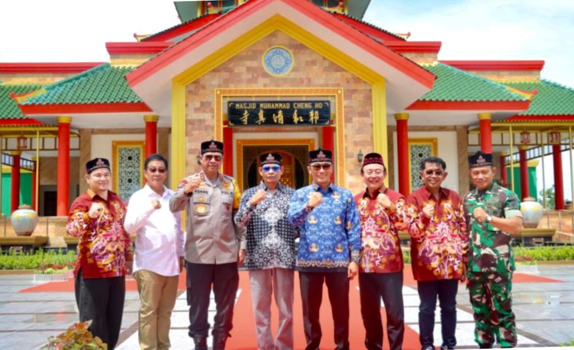 Acara peresmian Mesjid Muhammad Cheng Ho Randomayang di  di Desa Randomayang, Kecamatan Bambalamotu, Kabupaten Pasangkayu, Sulbar.