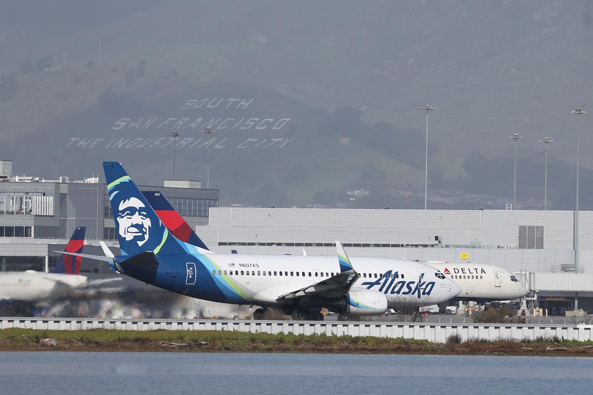 Alaska Airlines secara perlahan melanjutkan penerbangan dengan armada Boeing 737 MAX 9 setelah insiden pecahnya panel dan pendaratan darurat