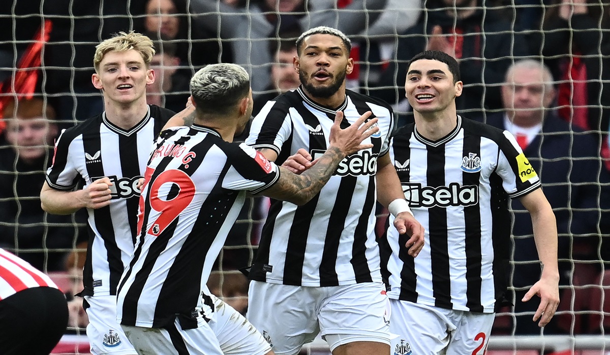 Para pemain Newcastle United melakukan selebrasi usai mencetak gol ke gawang lawan.