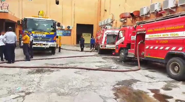 6 Orang Tewas dalam Kebakaran Tempat Hiburan Karaoke di Tegal