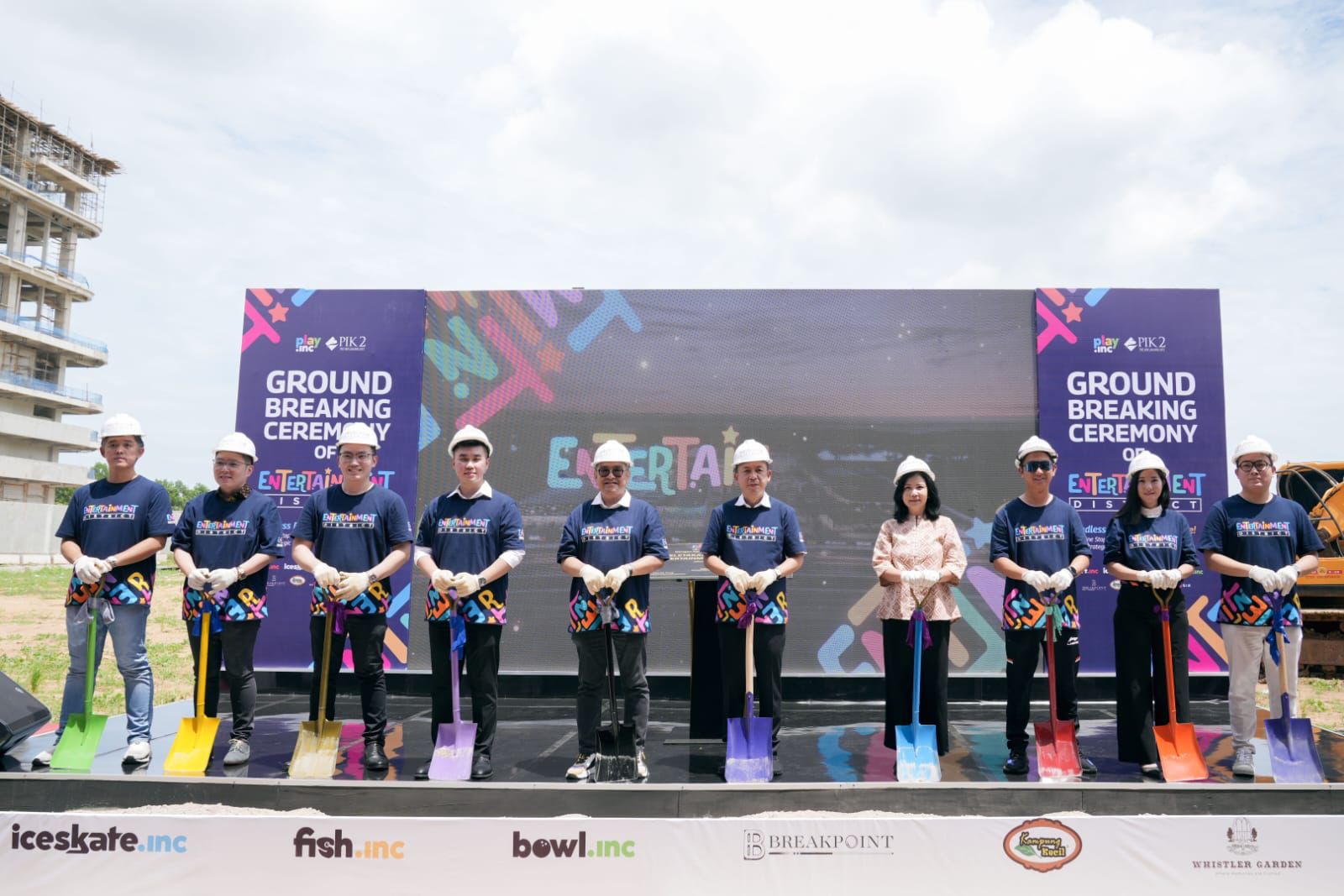 Ground breaking entertainment district di PiK 2. 