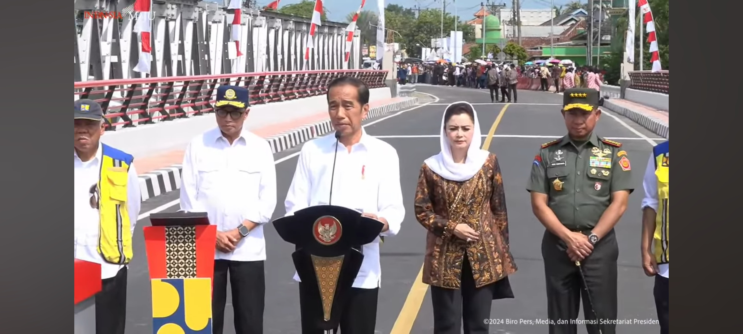 Presiden Joko Widodo meresmikan 3 jembatan di Jateng