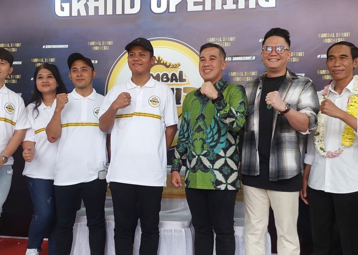 Chef Ramos (kedua dari kanan) dan Bupati Pesawaran Lampung, Dendi Ramadhona (ketiga dari kanan).