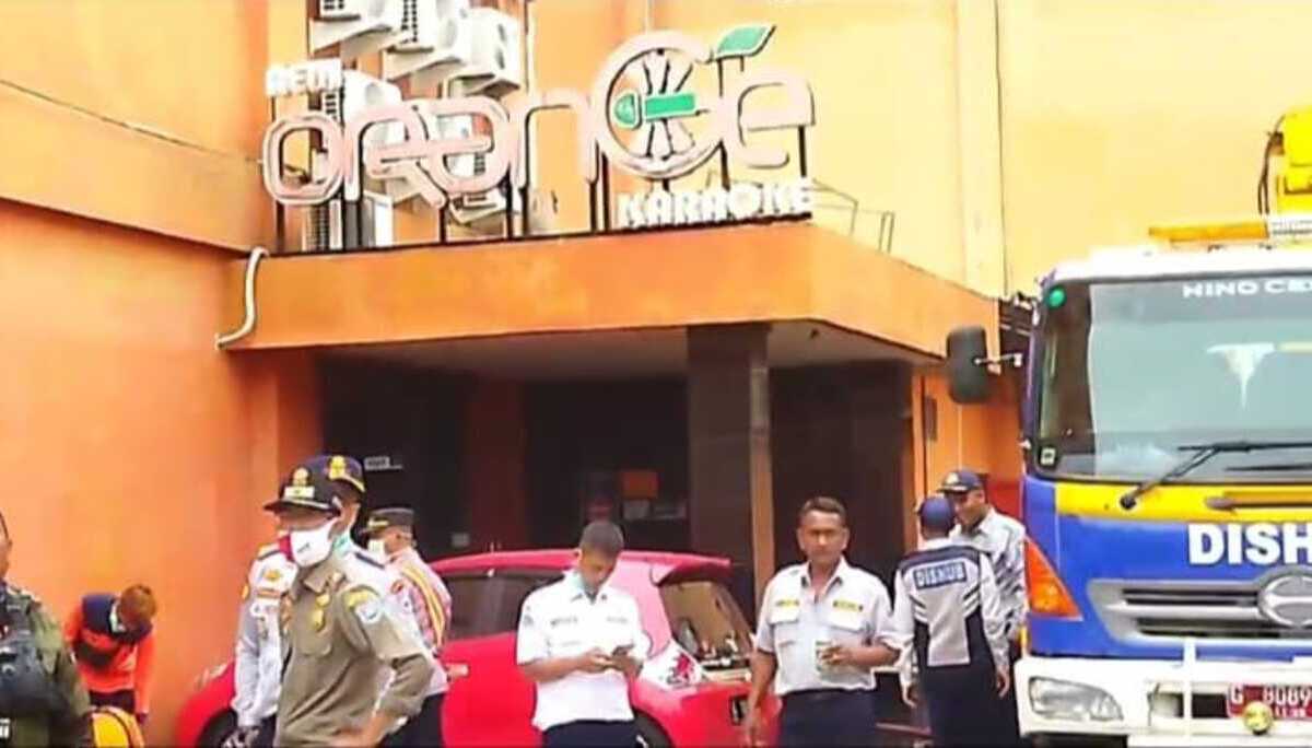 Cafe Karaoke New Orange, di Tegal yang kebakaran dan menewaska 6 orang.