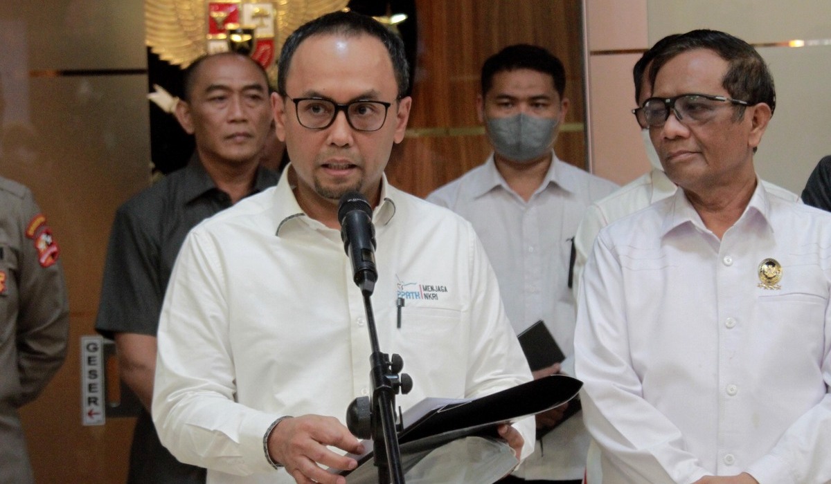 Kepala Pusat Pelaporan dan Analisis Transaksi Keuangan (PPATK) Ivan Yustiavandana (kiri).