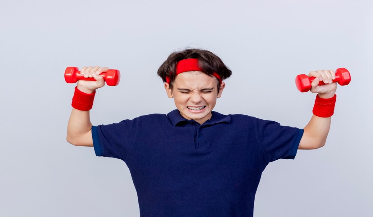 Membentuk Otot Sejak Usia Remaja, Amankah?