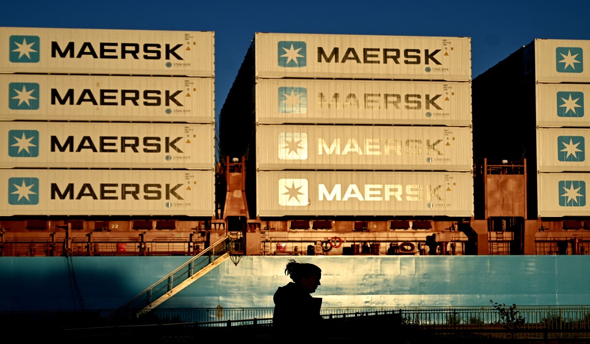 Peti kemas yang menampilkan logo perusahaan pelayaran Denmark Maersk terlihat di Copenhagen.