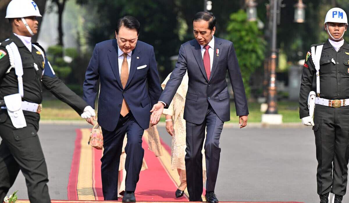 Presiden Joko Widodo dan Presiden Korea Selatan, Yoon Suk Yeol.
