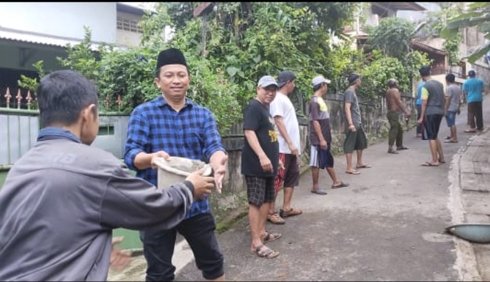 Caleg PAN DPRD Kota Tangsel, Arief Rahmat Nugraha (dua kiri) 