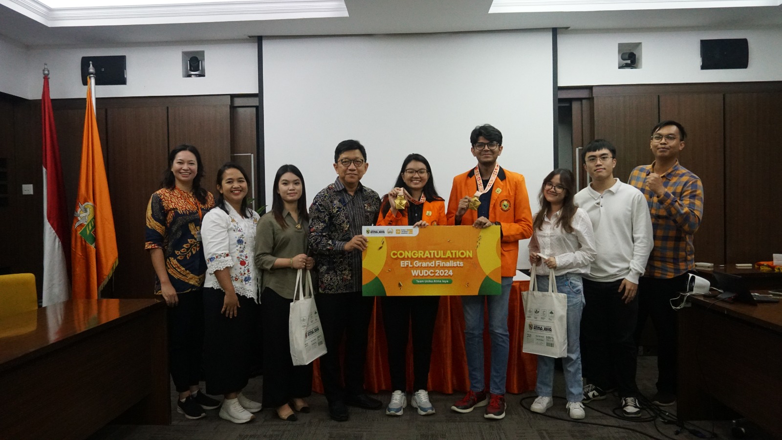 Tim debat dalam World Universities Debating Championships (WUDC) 2024.