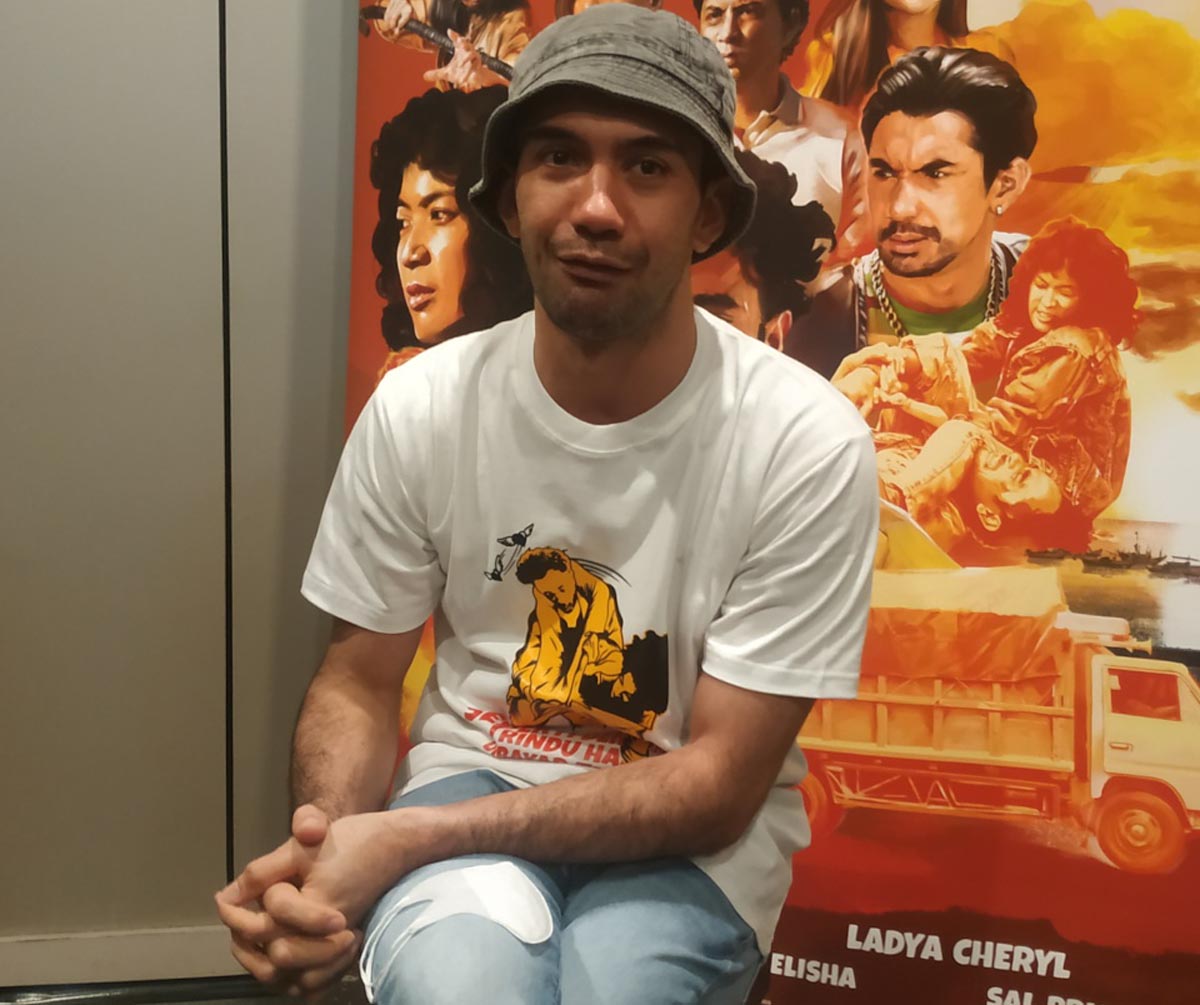 Aktor Reza Rahadian mengaku tidak tertarik menjadi caleg, namun bisa ditawarkan menjadi menteri ia ingin menjadi Mendikbud atau Menteri desa