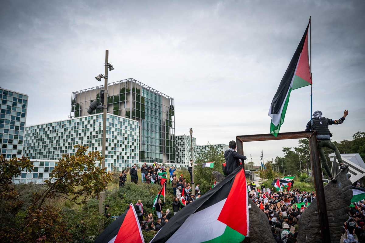 Aksi dukung Palestina di depan kantor ICC