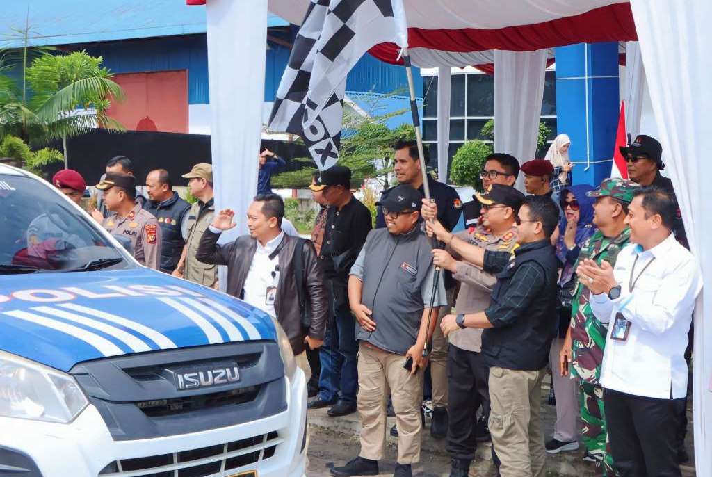 Pelepasan pengiriman surat suara Pemilu 2024 untuk KPU kabupaten dan kota se-Provinsi Riau.
