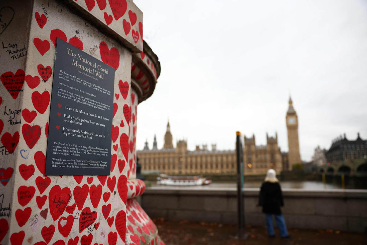 Tembok Peringatan Nasional Covid, yang didedikasikan untuk mereka yang kehilangan nyawa karena Covid-19, di Inggris.